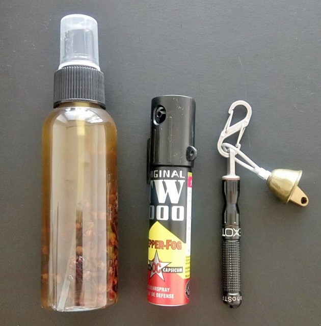 現在の熊よけは、クマ鈴・クローブ虫よけ・ペッパースプレー