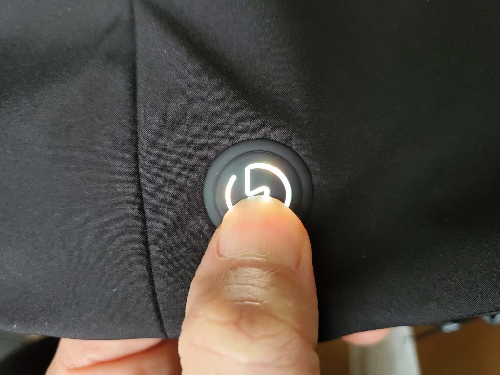 2秒間長押しすると電源が入る